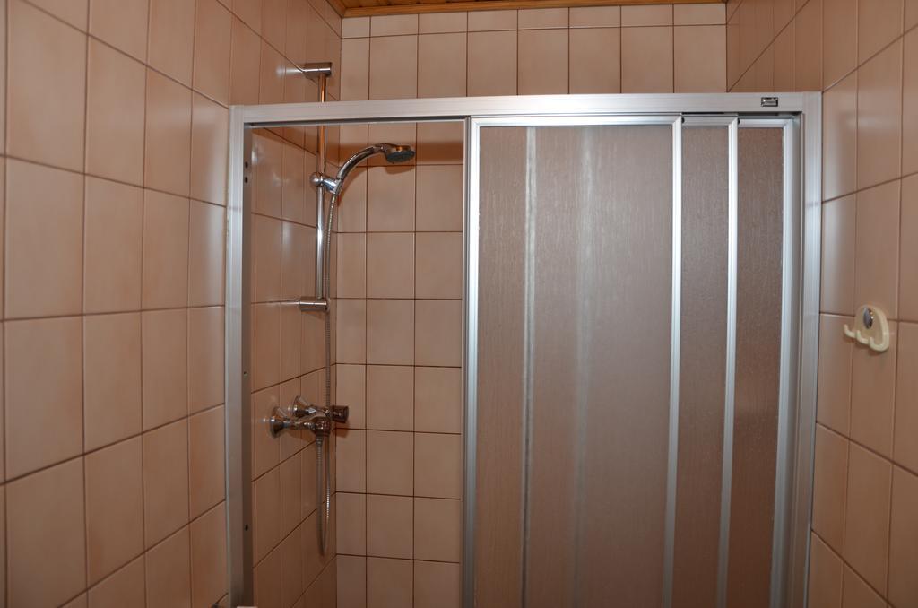 Haus Dachstein Schnitzer Otel Eben Im Pongau Oda fotoğraf