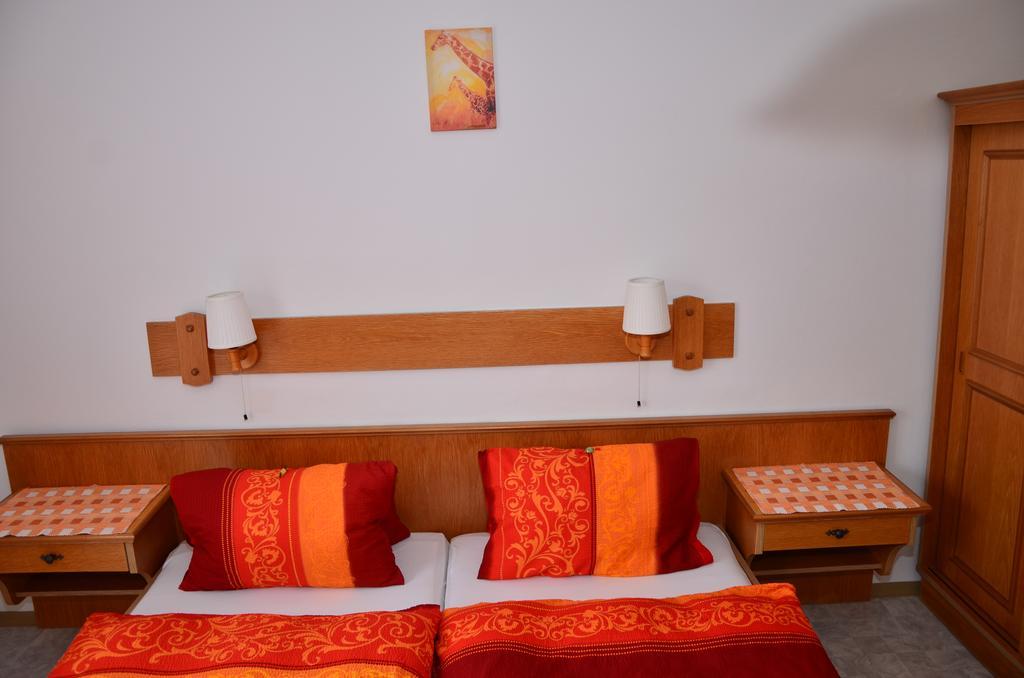 Haus Dachstein Schnitzer Otel Eben Im Pongau Oda fotoğraf