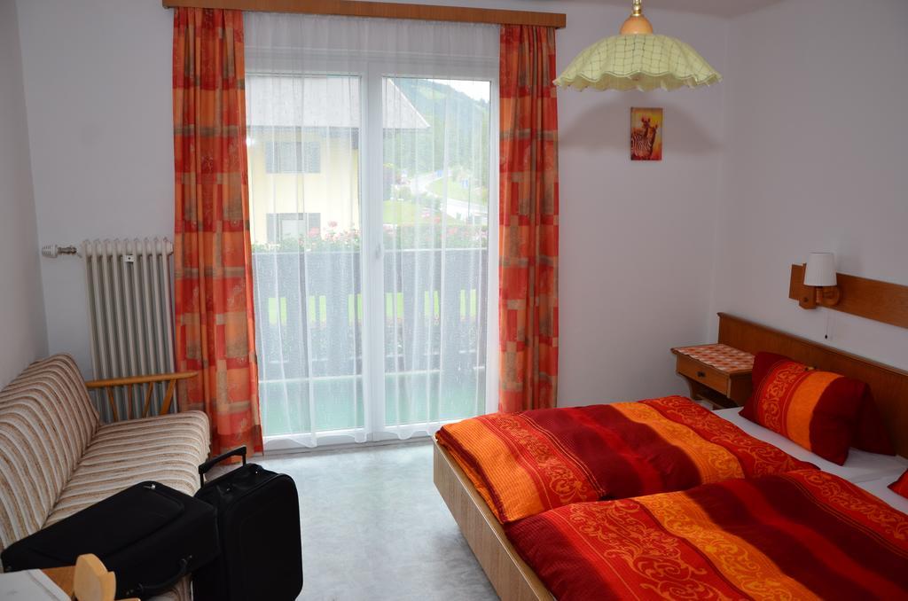 Haus Dachstein Schnitzer Otel Eben Im Pongau Dış mekan fotoğraf