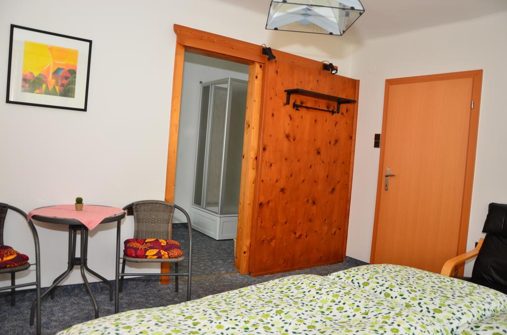 Haus Dachstein Schnitzer Otel Eben Im Pongau Oda fotoğraf
