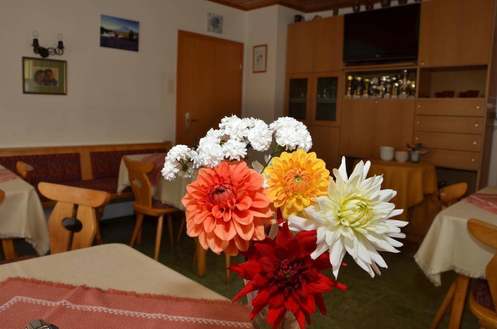 Haus Dachstein Schnitzer Otel Eben Im Pongau Dış mekan fotoğraf