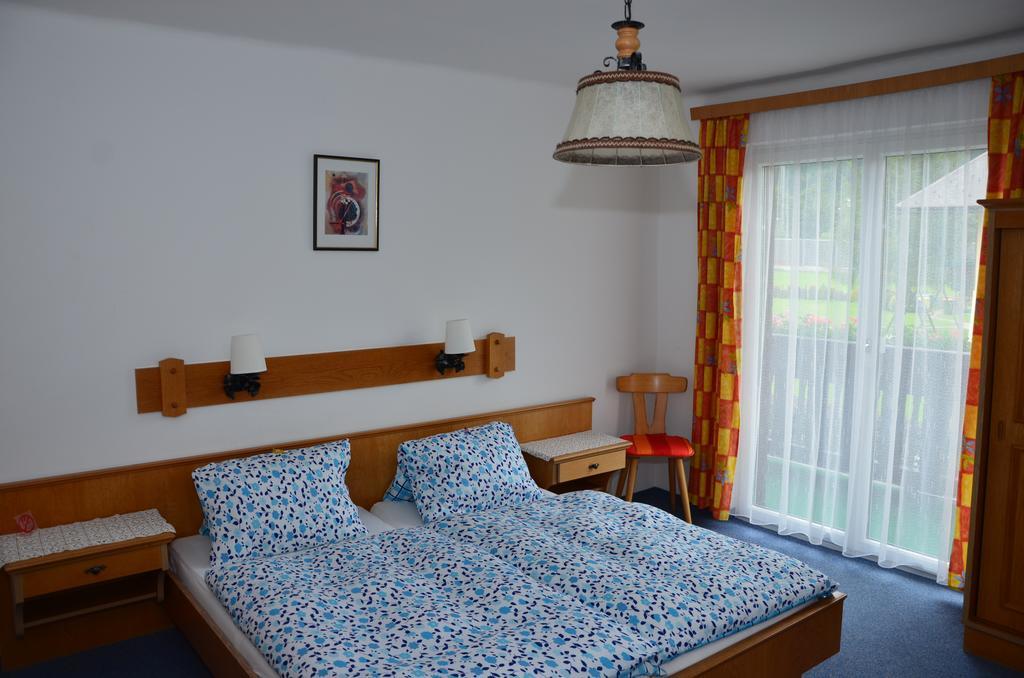 Haus Dachstein Schnitzer Otel Eben Im Pongau Dış mekan fotoğraf