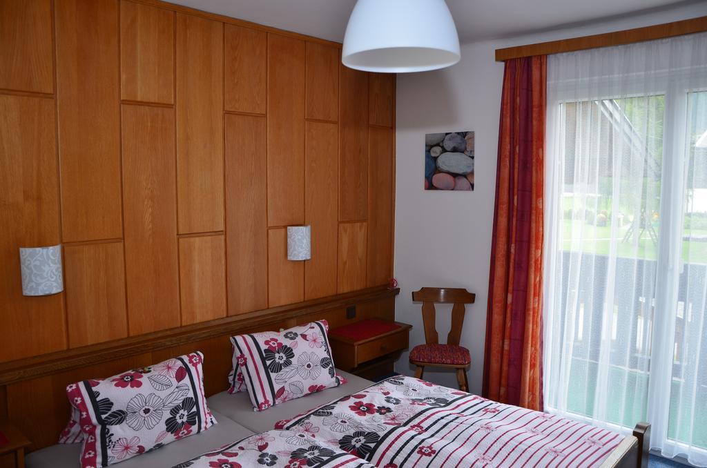Haus Dachstein Schnitzer Otel Eben Im Pongau Oda fotoğraf