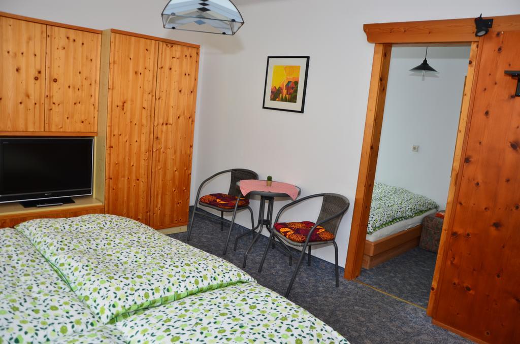 Haus Dachstein Schnitzer Otel Eben Im Pongau Oda fotoğraf