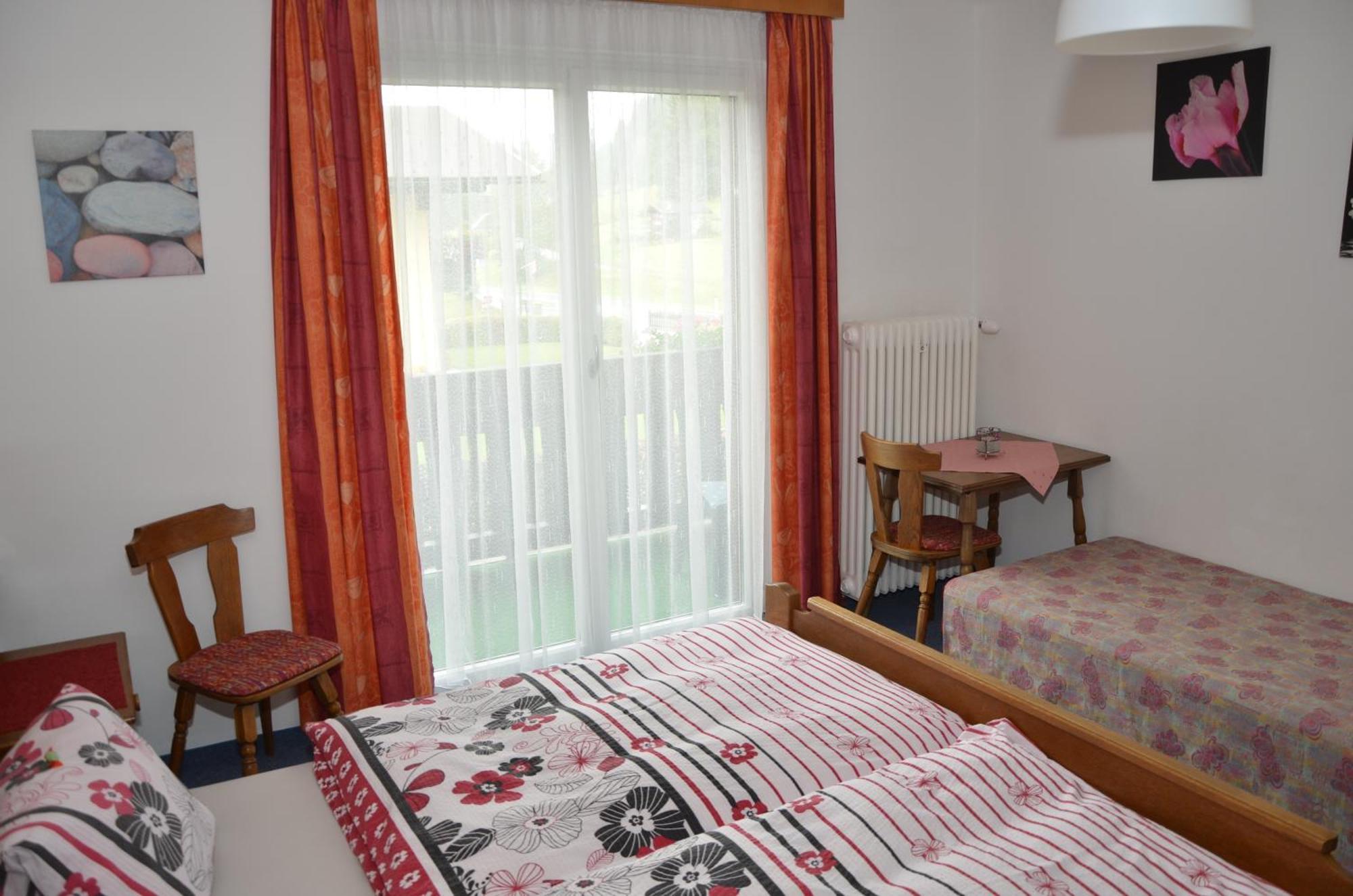 Haus Dachstein Schnitzer Otel Eben Im Pongau Oda fotoğraf