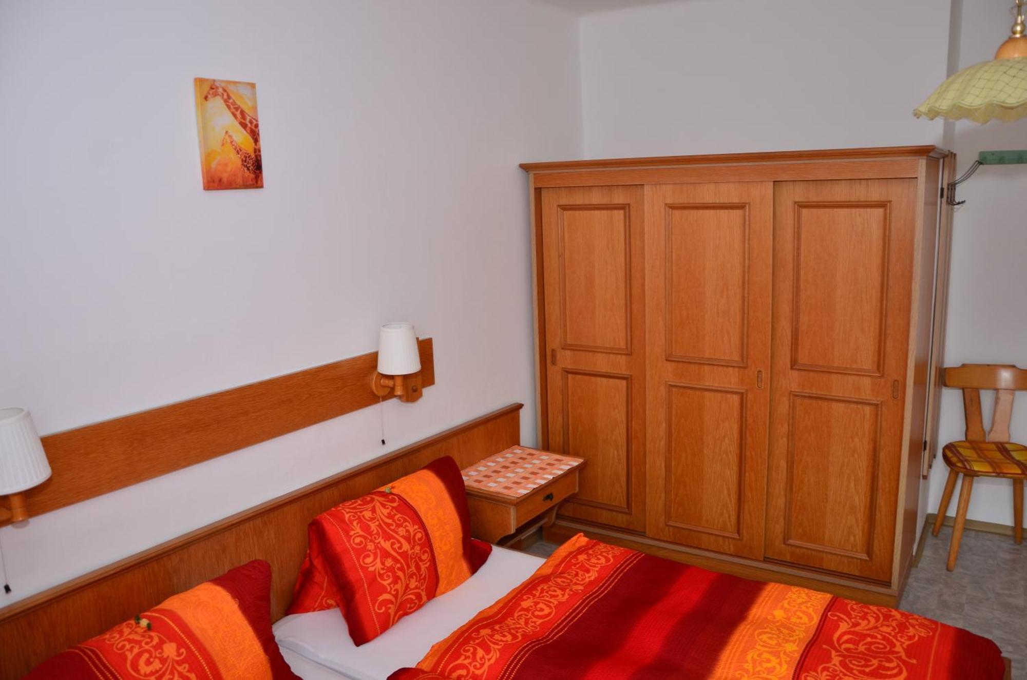 Haus Dachstein Schnitzer Otel Eben Im Pongau Oda fotoğraf