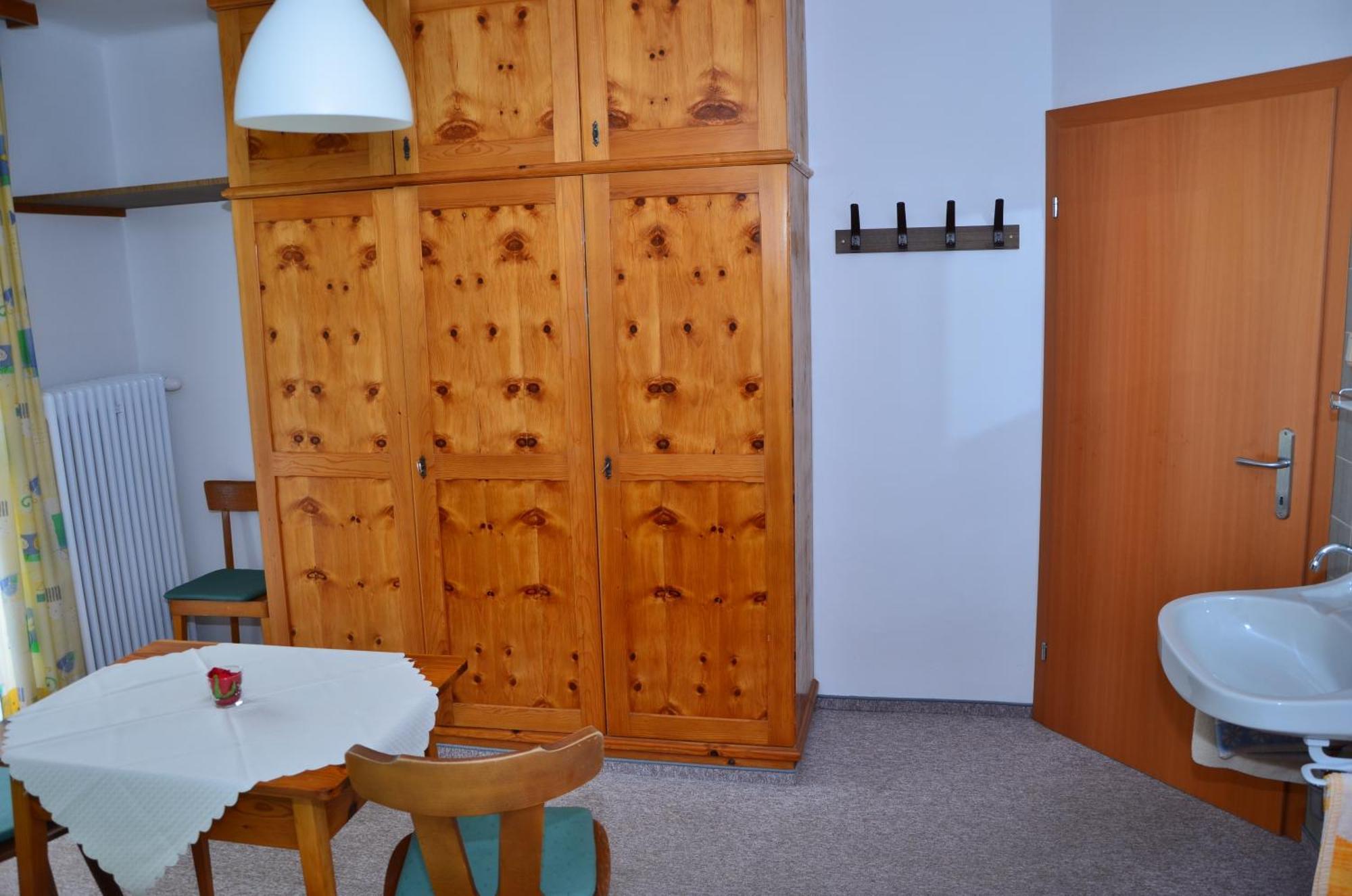 Haus Dachstein Schnitzer Otel Eben Im Pongau Oda fotoğraf