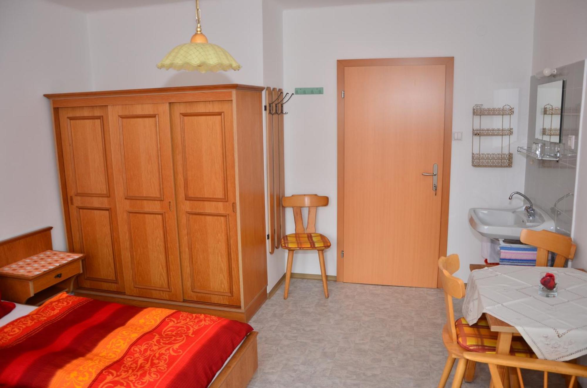 Haus Dachstein Schnitzer Otel Eben Im Pongau Oda fotoğraf