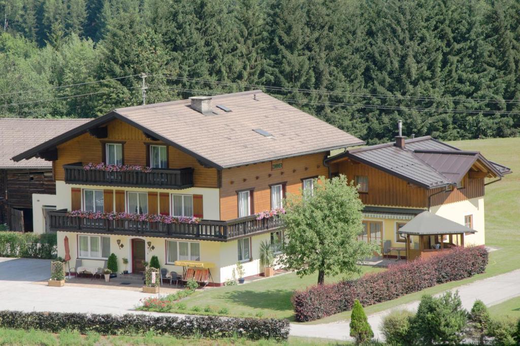 Haus Dachstein Schnitzer Otel Eben Im Pongau Dış mekan fotoğraf