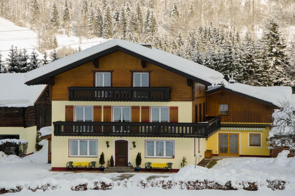 Haus Dachstein Schnitzer Otel Eben Im Pongau Dış mekan fotoğraf
