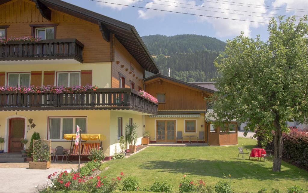 Haus Dachstein Schnitzer Otel Eben Im Pongau Dış mekan fotoğraf